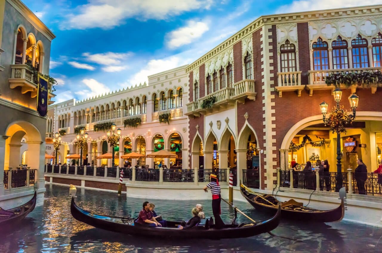 Europe Airports Prepare for Busiest-Ever Christmas Travel Season