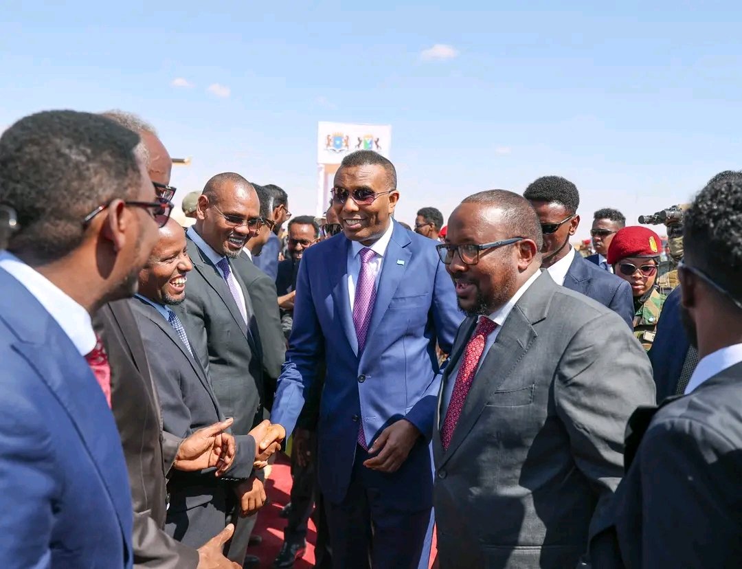 Ra’iisul Wasaare Xams Cabdi Barre oo Safar Shaqo ku Jooga Laascaanood