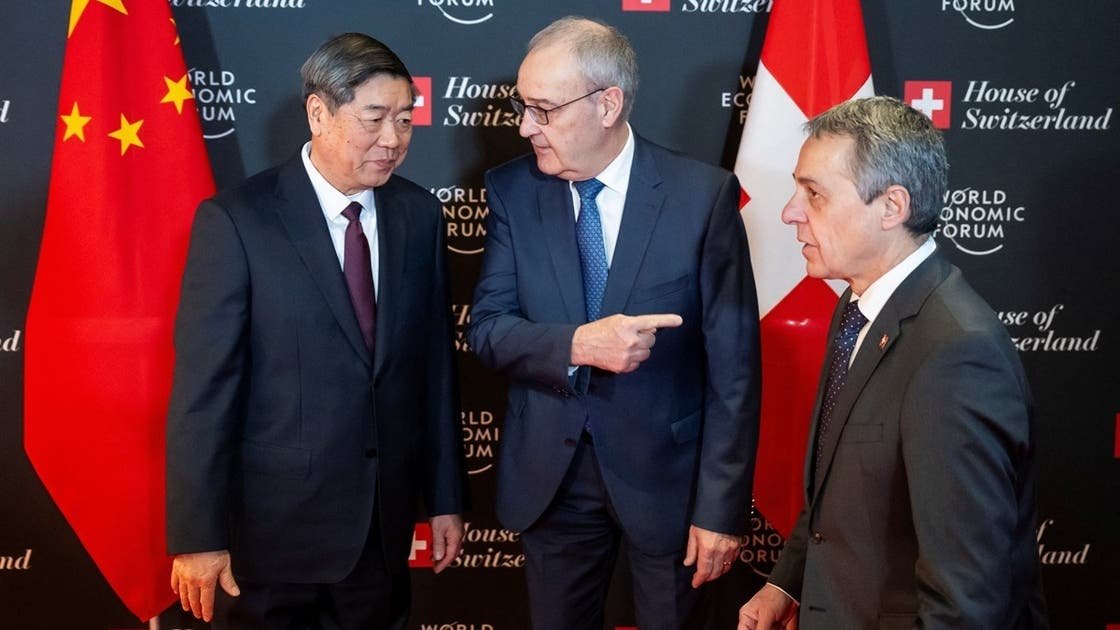 Shiinaha ayaa sumcad xumo ka haya Davos isagoo raadinaya maalgashi reer Galbeed ah.