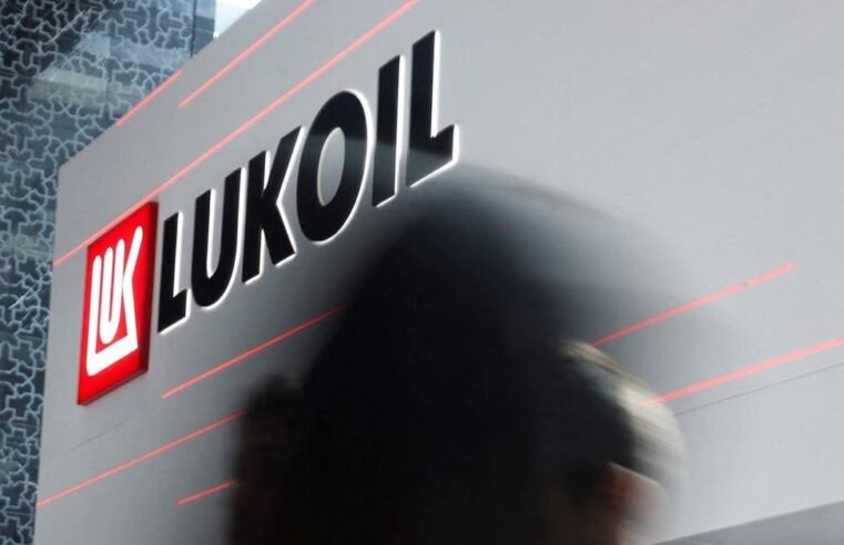 Shirkadda saliidda ee Ruushka ee Lukoil ayaa sheegtay inay hanti shisheeye ka iibin doonto shirkadda Carlyle ee Mareykanka