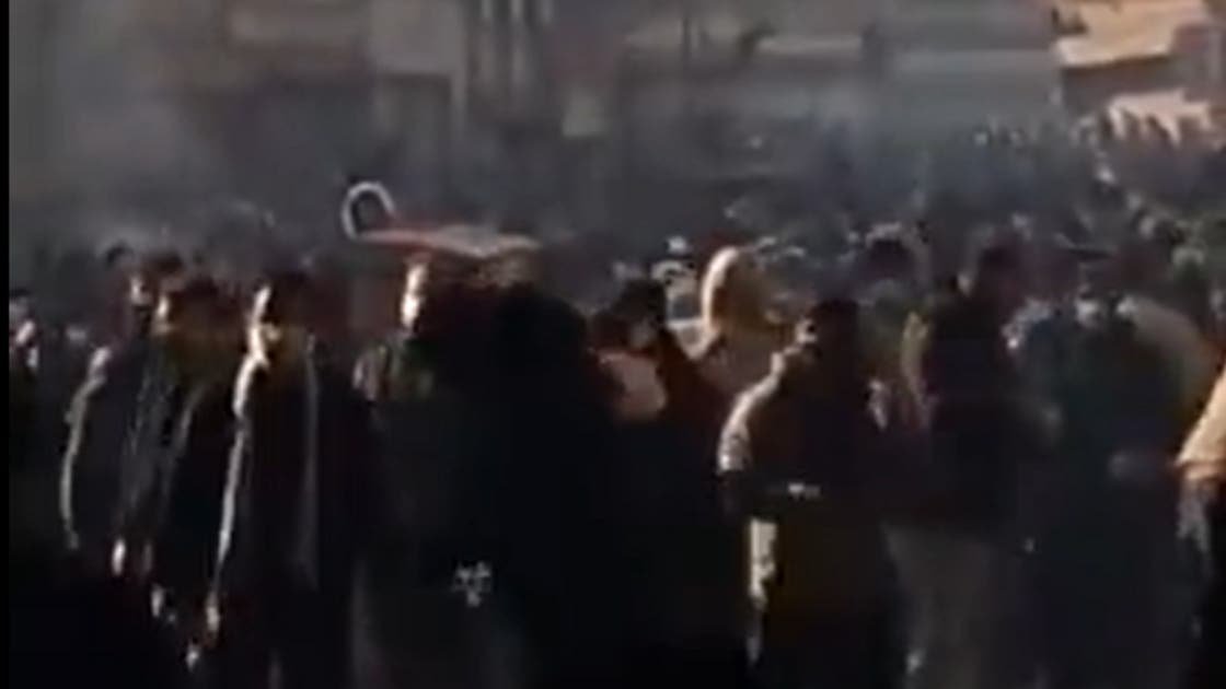 Ciidamada amaanka Iran ayaa sunta dadka ka ilmeysiisa u adeegsatay dibad baxayaasha suuqa Tehran: kooxaha xuquuqda