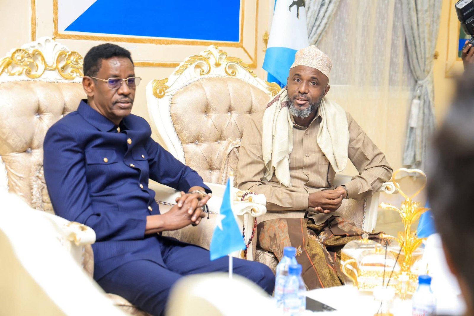 LAASCAANOOD: Garaad Jaamac Garaad Cali oo Gurigiisa ku Martiqaaday Wasiirka Amniga”