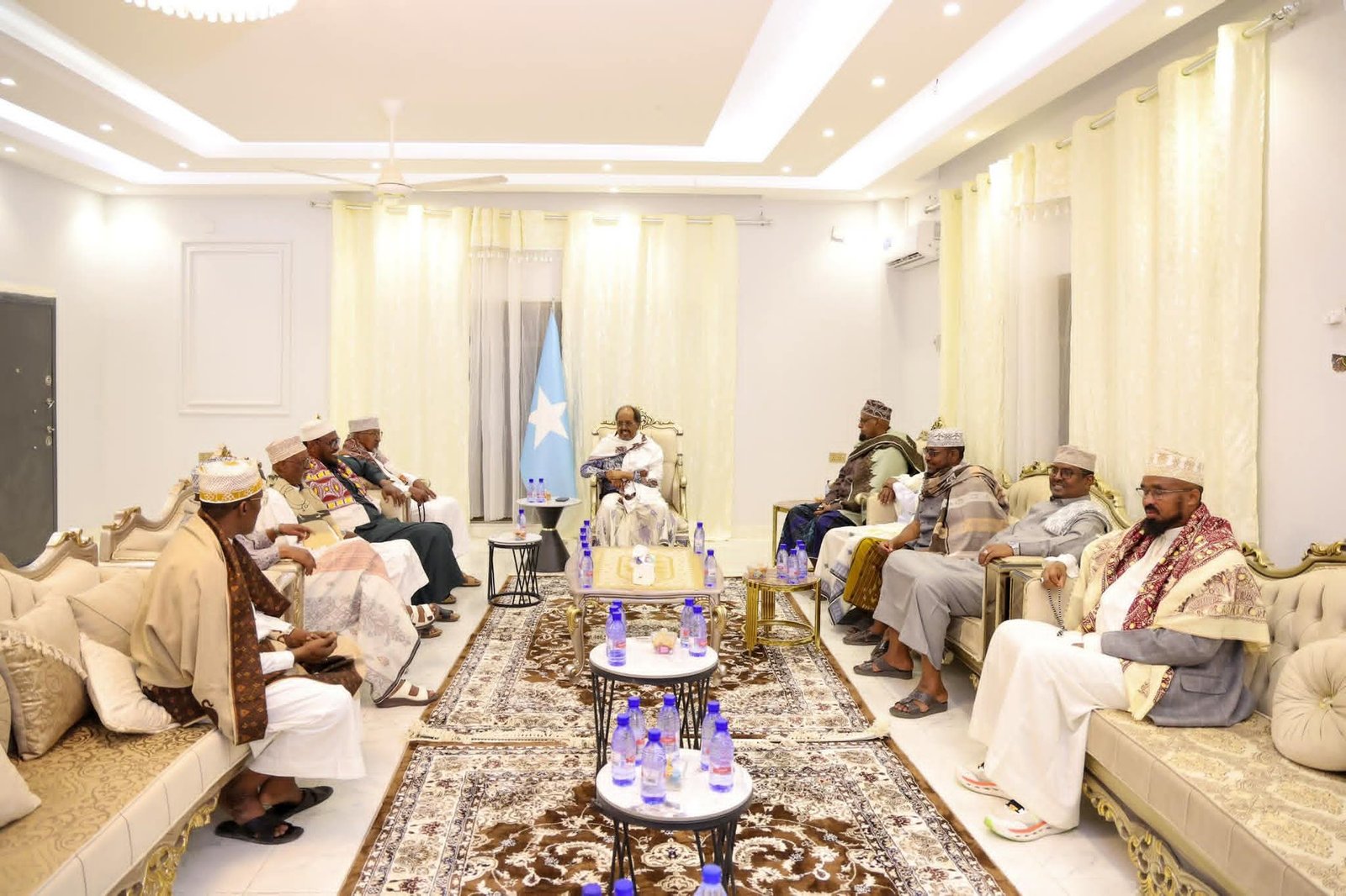 Xasan ayaa Laascaanood ku wareystay wafdi ka tirsan dowladda Jabuuti.