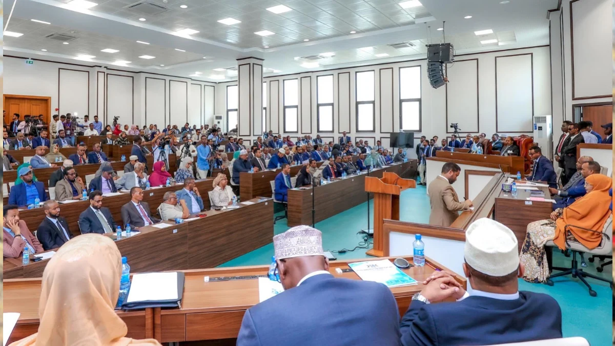 Baarlamaanka soomaaliya ayaa maanta meel mariyay sharci muhiim ah