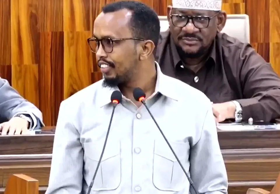 Muqdisho Xildhibaano   ka bilaabay mooshin ka dhan ah waxka beddelka dastuurka & muddo barlmaanku sameeyo.