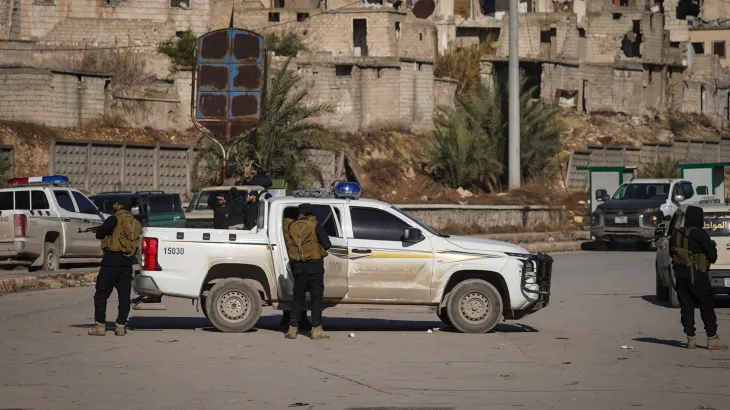 Weerar diyaaradeed oo aan duuliye lahayn ayaa lala beegsaday dhisme ku yaal bartamaha magaalada Aleppo.