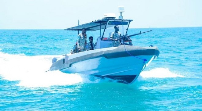 Markab Shiinees ah oo si weyn loogu yaqaan kalluumaysiga aan sharciga waafaqsanayn, laguna qafaashay xeebaha Puntland