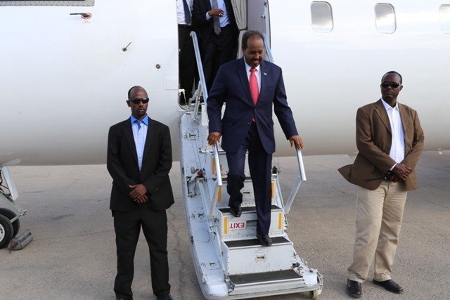 Xassan Shiikh oo booqasho ku tagaya Magaalada Laascaanod