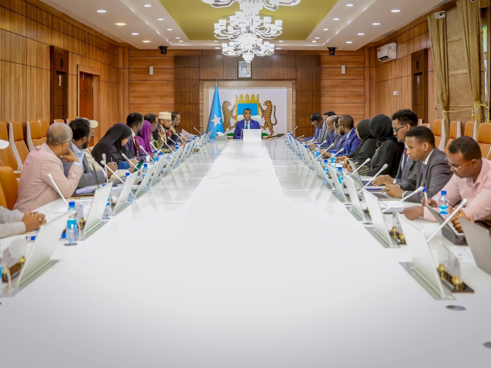 Kulan uu Guddoomiyay Ra’iisulwasaare Xamse oo Diiradda Lagu Saaray Bilicda Caasimadda