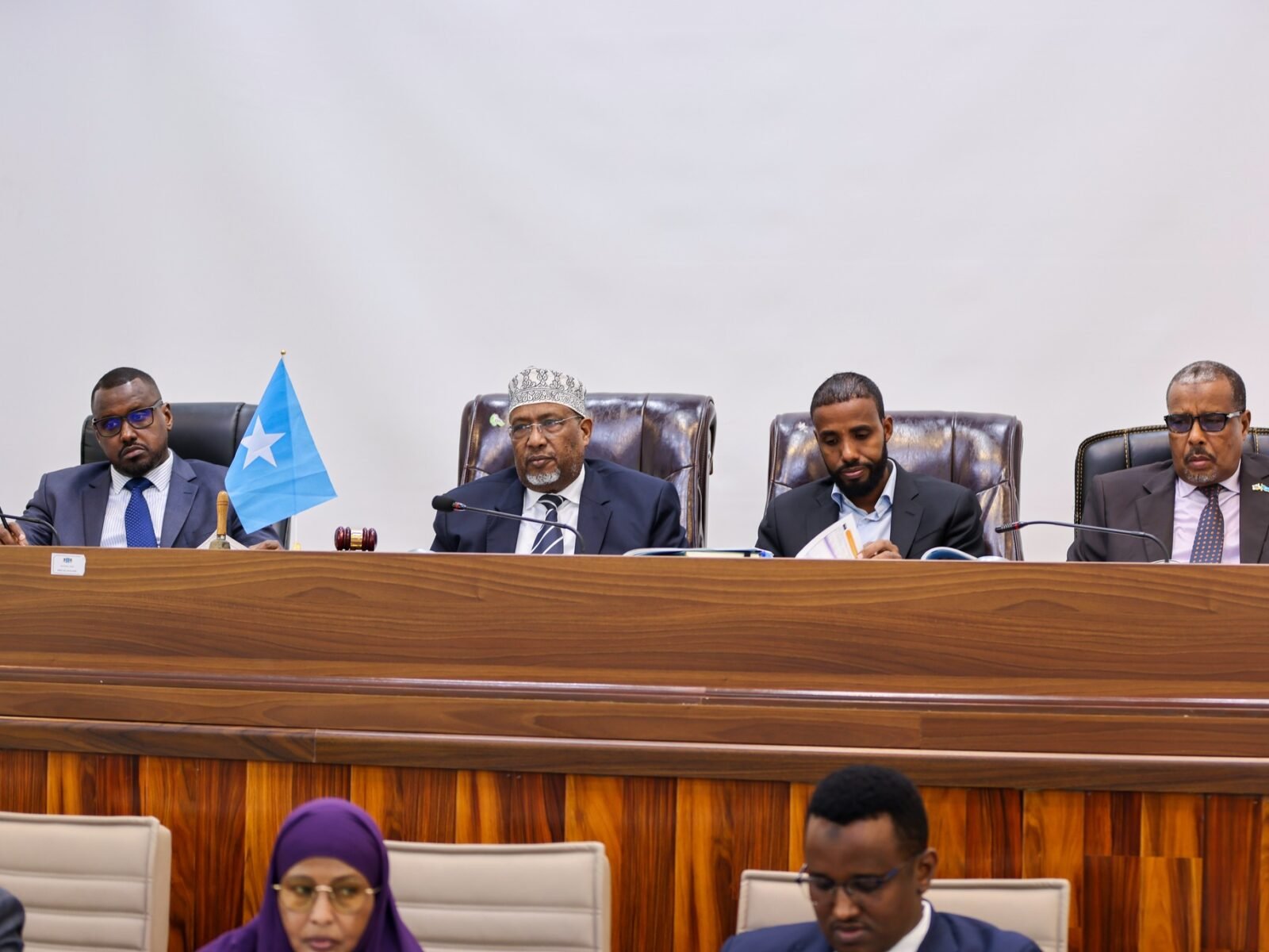 DEG DEG: Baarlamaanka Federaalka oo Tallaabo Adag ka Qaaday 19 Xildhibaan