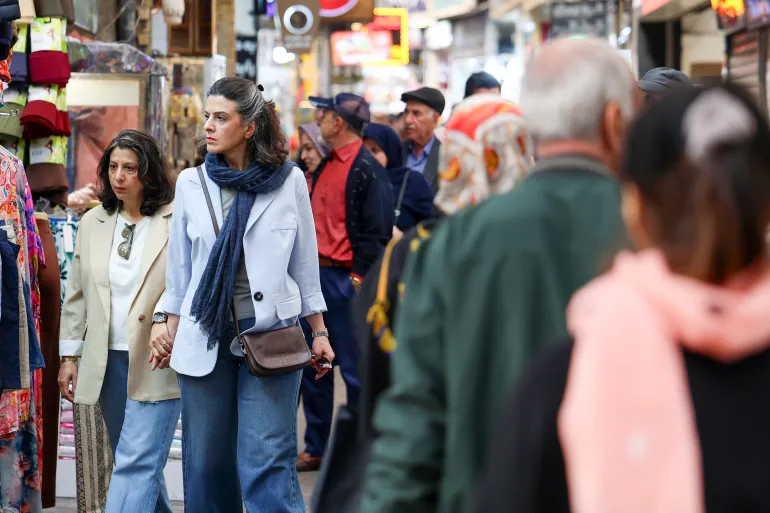 Iyadoo ay socdaan weerarrada Mareykanka iyo Israa’iil, dadka Iiraan waxay ku dhibtoonayaan inay ka badbaadaan dhaqaalaha liita.