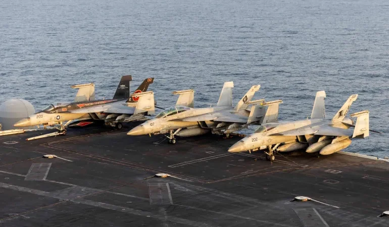 Dagaalka Iiraan: Waa maxay ciidamada uu Mareykanku u guurayo Gacanka?