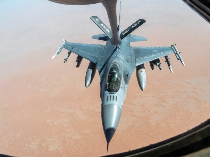 Afar shaqaale ah oo saarnaa diyaarad militari oo Mareykan ah ayaa lagu dilay galbeedka Ciraaq: CENTCOM