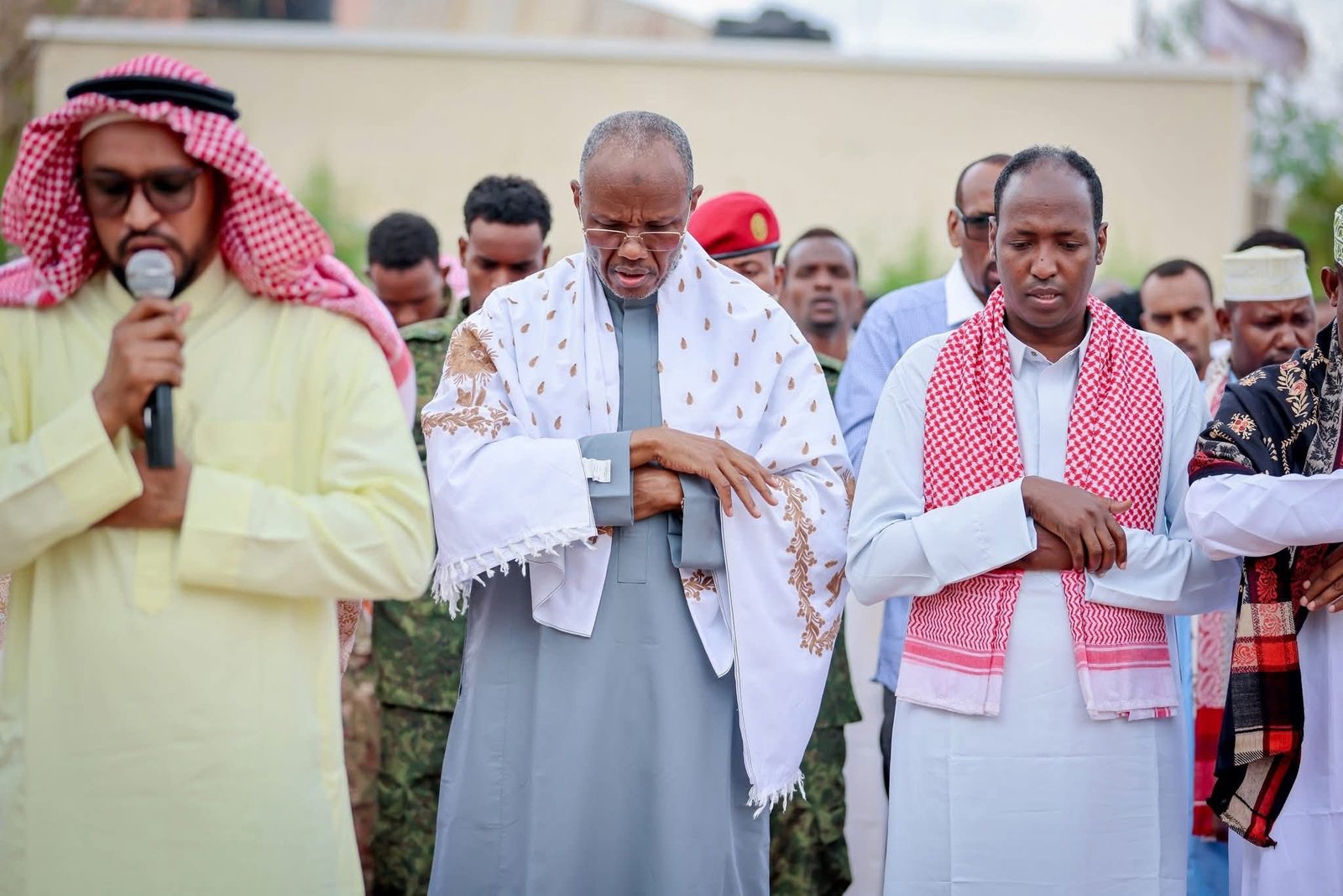 Madaxweyne Laftagareen oo Boqolaal Shacab ah kula Tukaday Salaadda Ciidul Fidriga Madaxtooyada Baydhabo