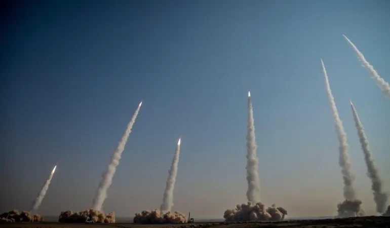 Mareykanka oo sheegay inuu burburiyay awoodda gantaalada Iiraan: Sidee Iiraan wali u tooganeysaa?