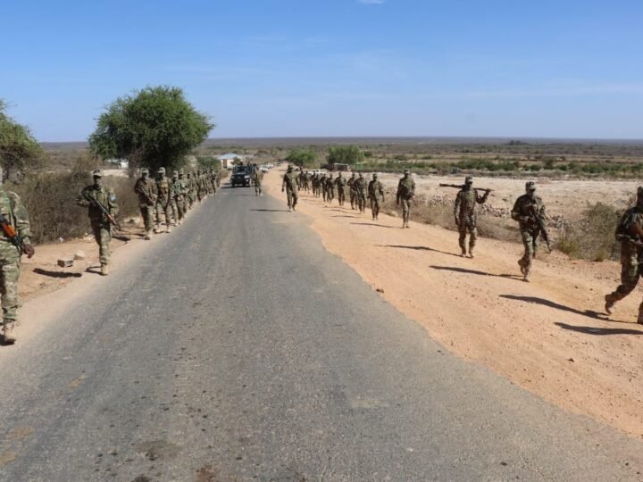 Weerar kedis ah: Al-Shabaab oo jidka u galay ciidamo ka amba baxay Buurhakaba