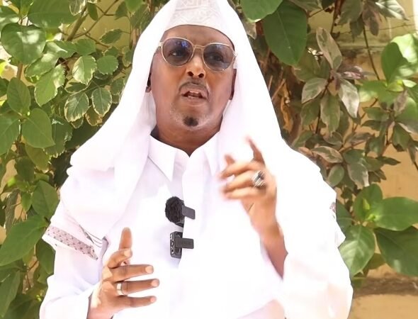 Xil Jeesow: Xasan Sheekh ayaa dalka ku celiyay xilligii USC iyo RRA la isku haystay”