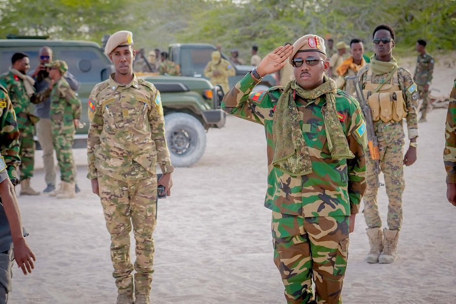 Taliyaha CXD oo Booqday Jiidda Hore ee Dagaalka ee Gobolka Shabeellaha Dhexe, Dhiirrigelinna u Muujiyay Ciidamada