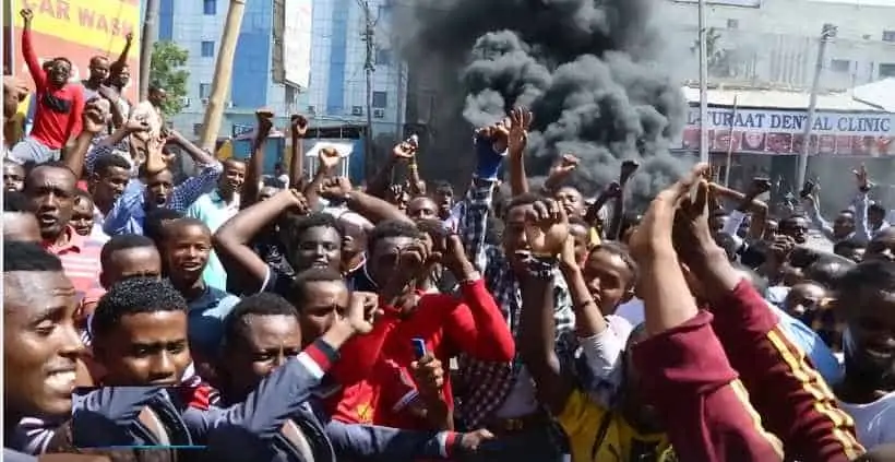 Bannaanbax ka Qarxay Bakaaraha: Ganacsato ka Horyimid Iibinta Dhulkooda