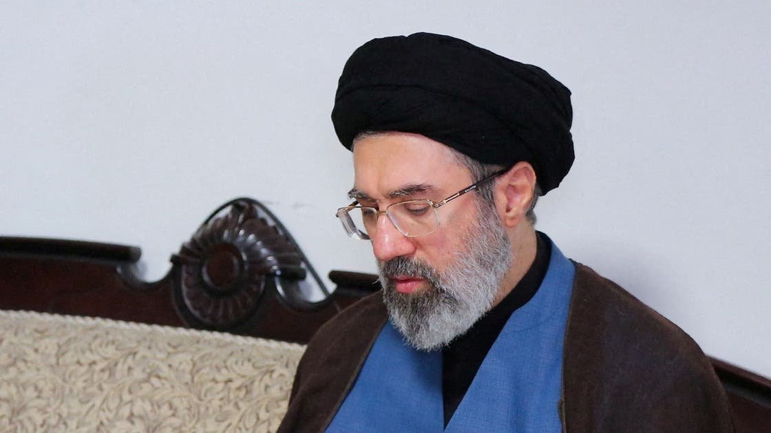 Wadaad reer Iiraan ah ayaa sheegay in wiilka Khamenei Mojtaba loo magacaabi doono hoggaamiyaha ugu sarreeya