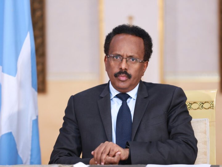 Madaxweynihii Hore Farmaajo oo Cambaareeyay Tacaddiga ka Dhanka ah Sarreeye Gaas Mahad Cabdiraxmaan