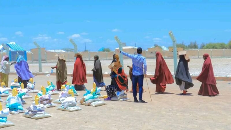 Maamulka Gobolka Bakool iyo Degmada Xuddur oo si wadajir ah u gaarsiiyay bulshada raashiin gargaar oo ka yimid SODMA”