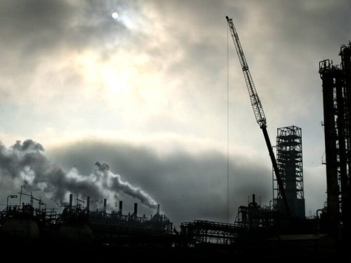 Duqeymo ay geysteen Mareykanka iyo Israa’iil ayaa lagu weeraray xarunta batroolka ee Iiraan.