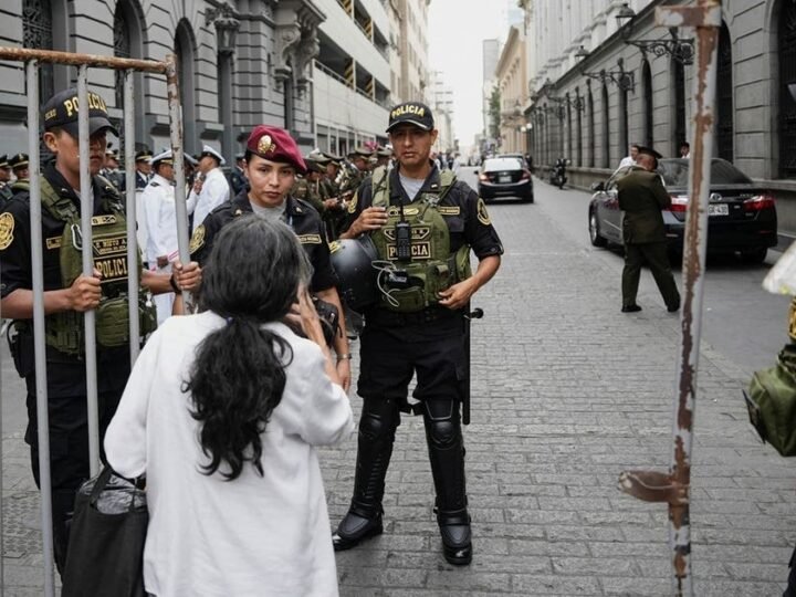Hal qof ayaa ku dhintay, daraasiin kalena way ku dhaawacmeen ka dib markii ciyaartii garoonka Peru ay si xun u dhacday