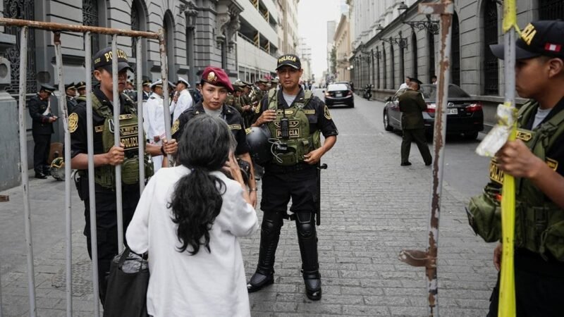 Hal qof ayaa ku dhintay, daraasiin kalena way ku dhaawacmeen ka dib markii ciyaartii garoonka Peru ay si xun u dhacday