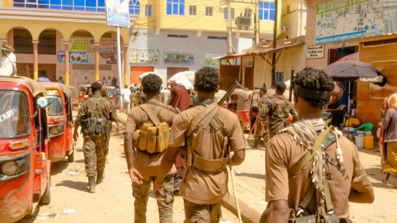 Ciidamo badan oo lagu daadiyay Magaalada Baydhabo kadib bannaanbaxyo ka dhacay