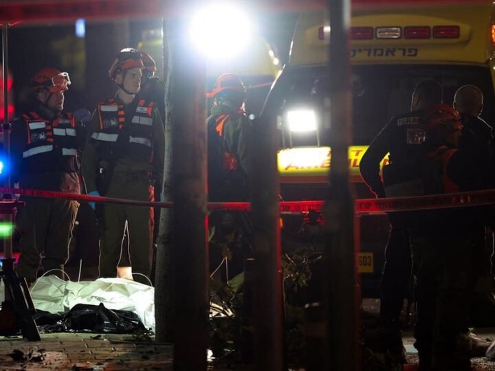 Dhawr qof ayaa ku dhaawacmay gantaal ay Iiraan soo riday oo Israa’iil ku dhacay: Dhakhaatiir