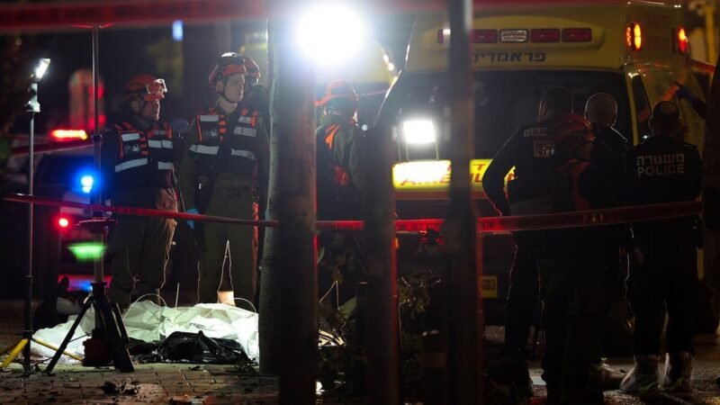 Dhawr qof ayaa ku dhaawacmay gantaal ay Iiraan soo riday oo Israa’iil ku dhacay: Dhakhaatiir