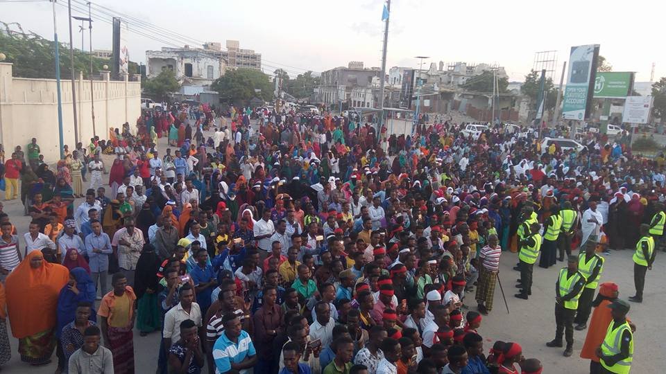 Muqdisho oo Kacsan: Banaanbaxyo La Filayo iyo Siyaasad Qarka U Saaran Isbeddel