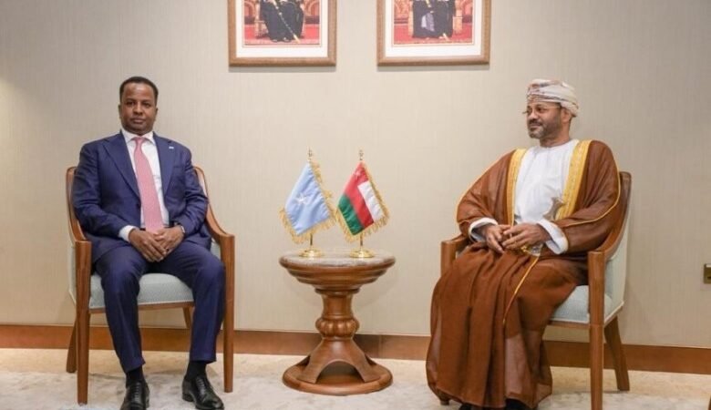 Cumaan oo garab istaagtay midnimada Soomaaliya