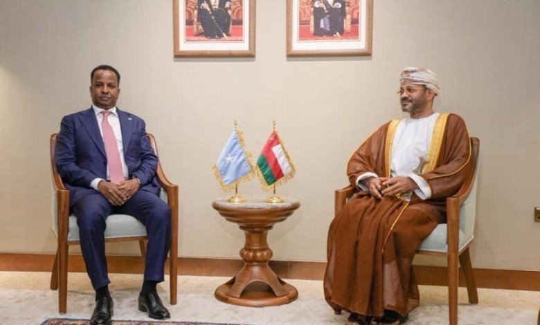 Cumaan oo garab istaagtay midnimada Soomaaliya