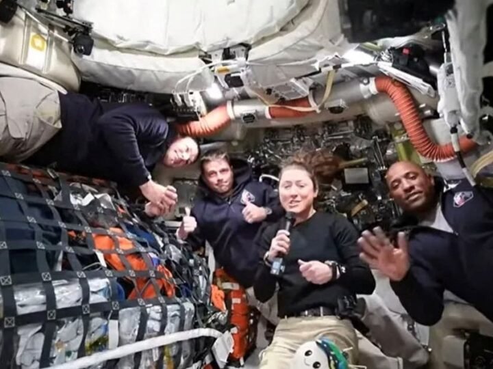 Cirbixiyeennada Artemis ayaa ka gudbay bartamaha wadada iyagoo u socda Dayaxa