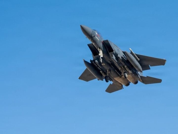 Trump ayaa sheegay in laba duuliye oo Mareykan ah ay ku soo badbaadiyeen Iiraan ka dib markii uu waqti kama dambays ah u qabtay heshiiska